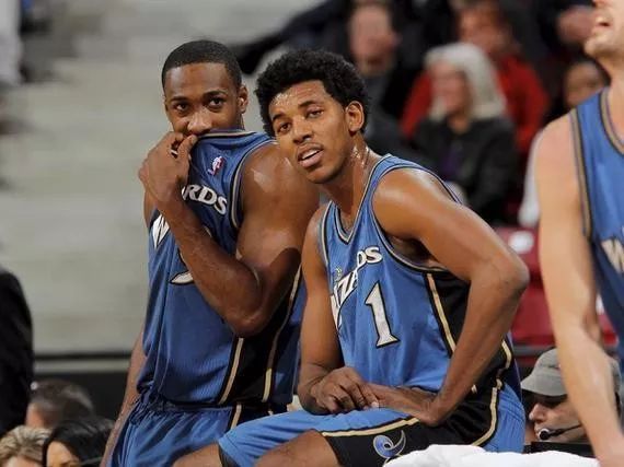 泳池上空 泳池上空